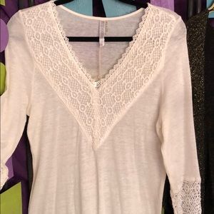 A Monoreno Cotton/knitted casual wear.